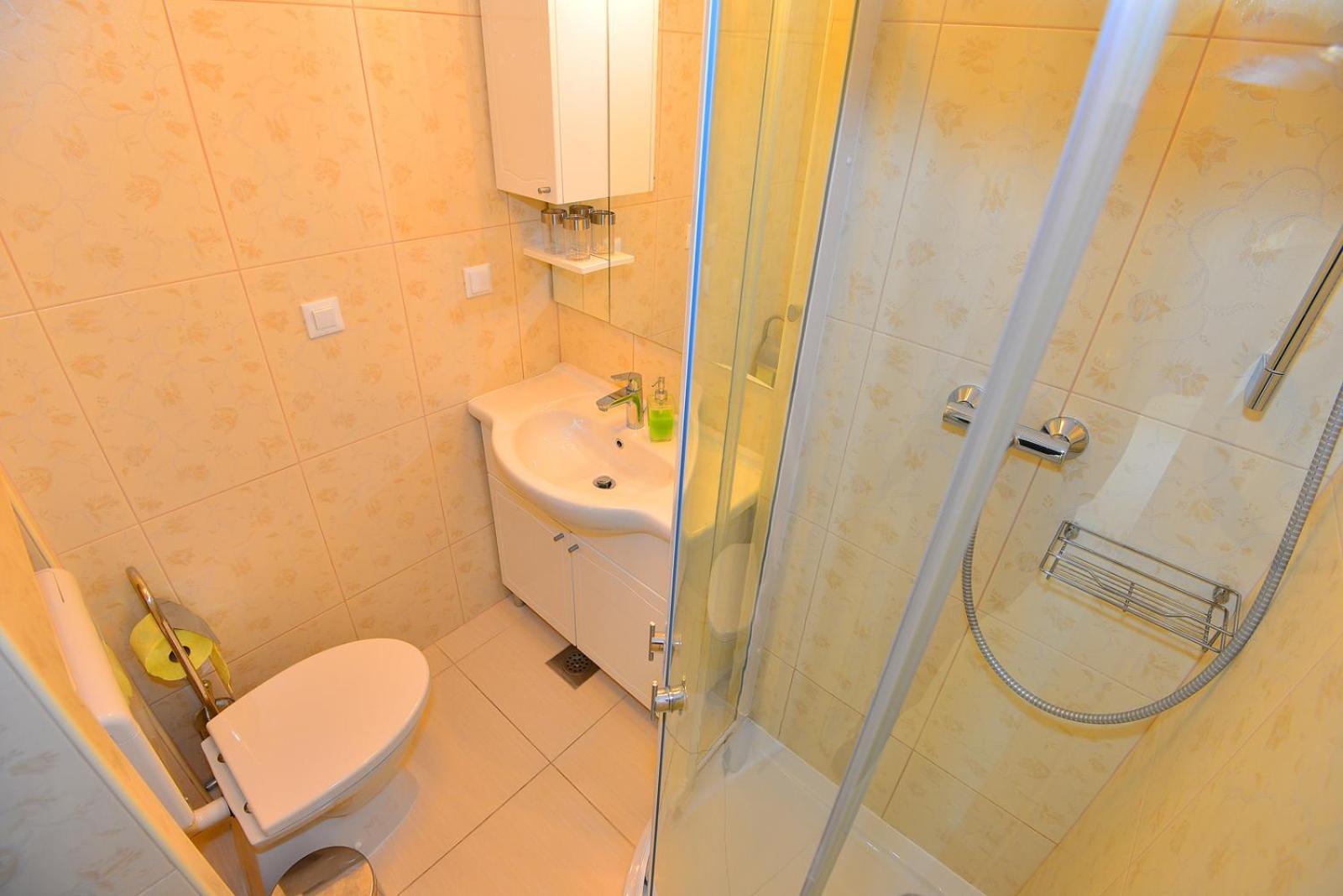 Apartments Jakovic Brela Rom bilde